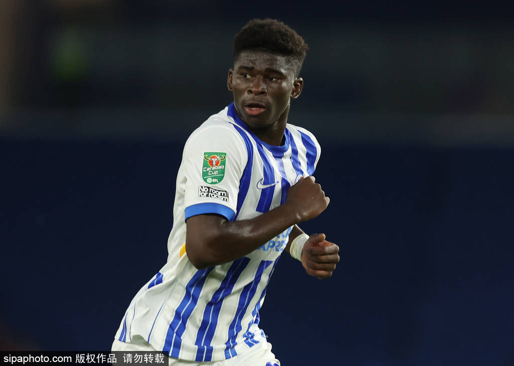 皇冠足球平台代理申请_曼联球员亲自出马皇冠足球平台代理申请！1.12亿英镑豪购巴莱巴引发热议