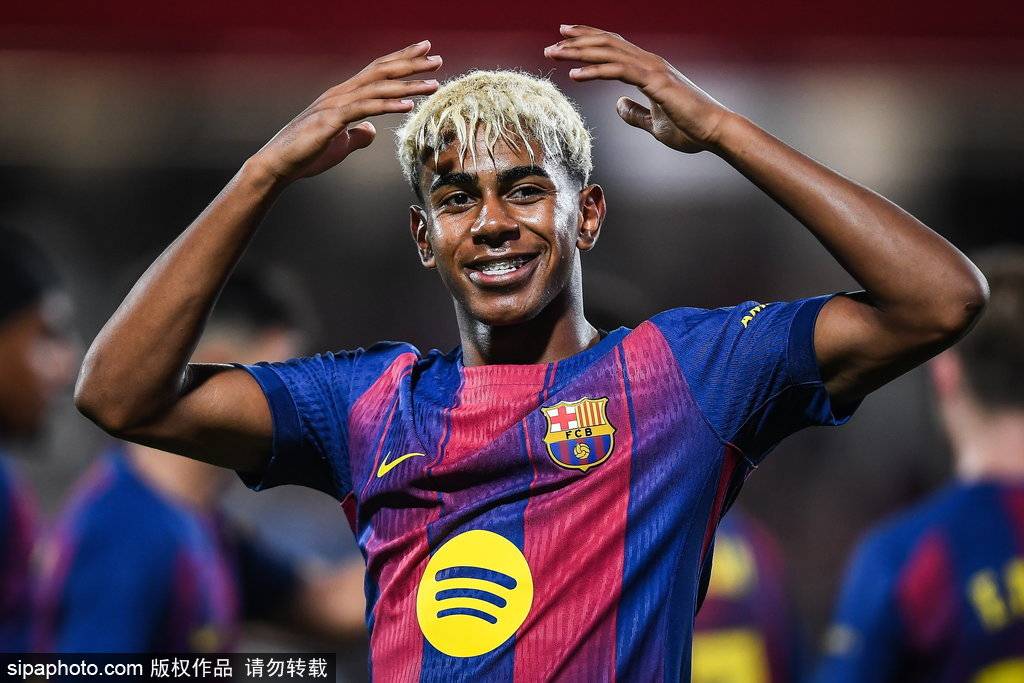 皇冠信用网代理如何注册_观战台：利物浦打响英超揭幕战 曼联枪手锋线天团火拼