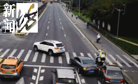 皇冠信用网会员_事发上海晚高峰！汹涌车流中皇冠信用网会员，一男子绝望跳车，直奔民警而去……