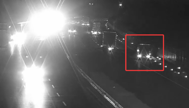 皇冠信用网押金多少_电量显示还能跑60公里皇冠信用网押金多少，结果十几公里就趴窝了！杭州男子在高速遇窘境，交警：冬季新能源车辆应保持电量在30%以上