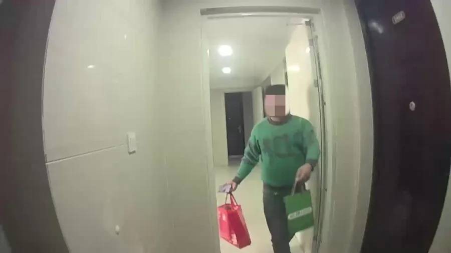 皇冠手机网址_上海警方：多名来沪人员窜至居民小区皇冠手机网址，已被抓获！家门口出现这种袋子，千万小心→