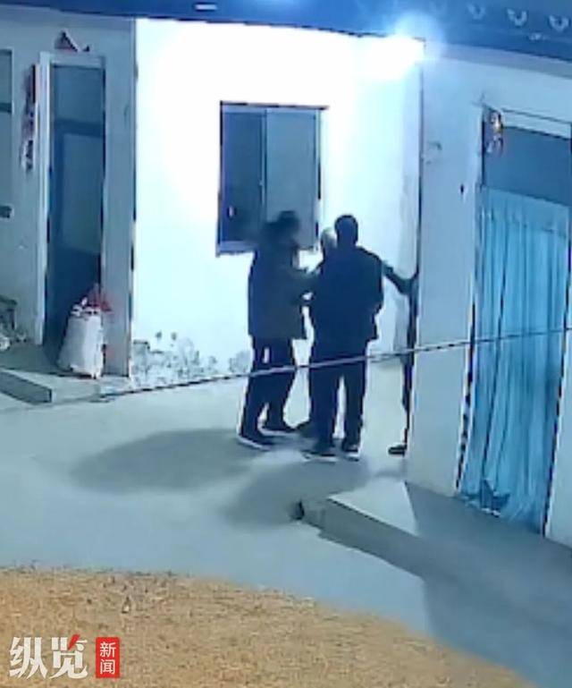 世界杯足球赛程
_男子举报山西襄汾一镇干部酒后上门殴打父亲世界杯足球赛程
,称因清运垃圾劳务费引发纠纷;镇政府:正在处理