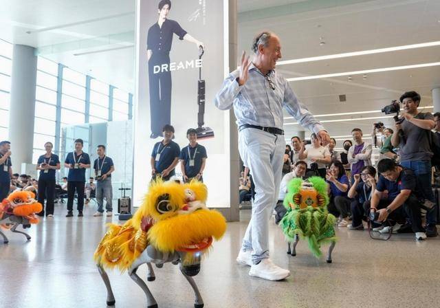 体育皇冠信用盘_一键下单体育皇冠信用盘！机器人要来给你“打工”啦｜新民侨梁