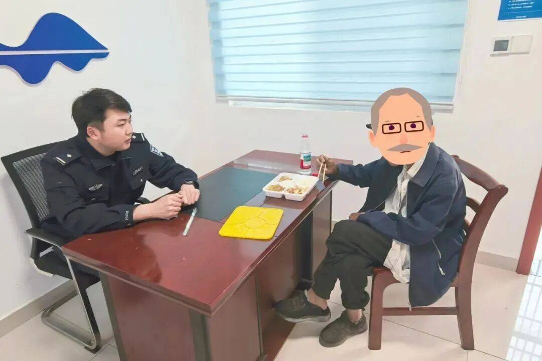 世界杯开户
_95岁爷爷误把“新疆”听成“靖江”世界杯开户
,骑车50多公里去找孙子,饿一天没舍得吃带给孙子的零食