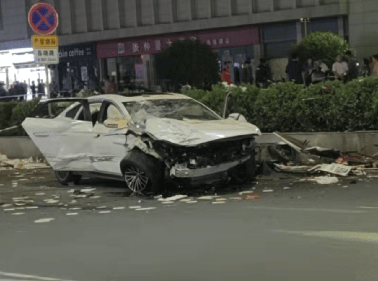 足球信用盘系统
_河南信阳发生交通事故足球信用盘系统
,涉事车辆严重受损,警方:确有此事