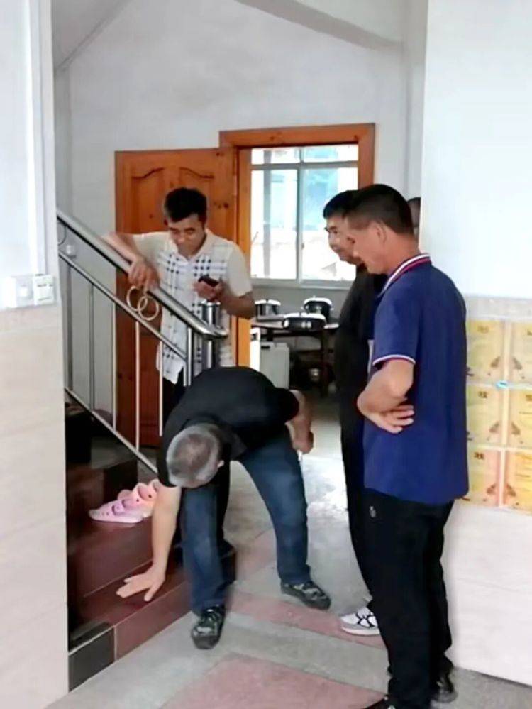 世界杯代理平台是什么
_柳州一居民家地面“发烧”超60℃世界杯代理平台是什么
,地下无热水管、电线经过,原因出人意料