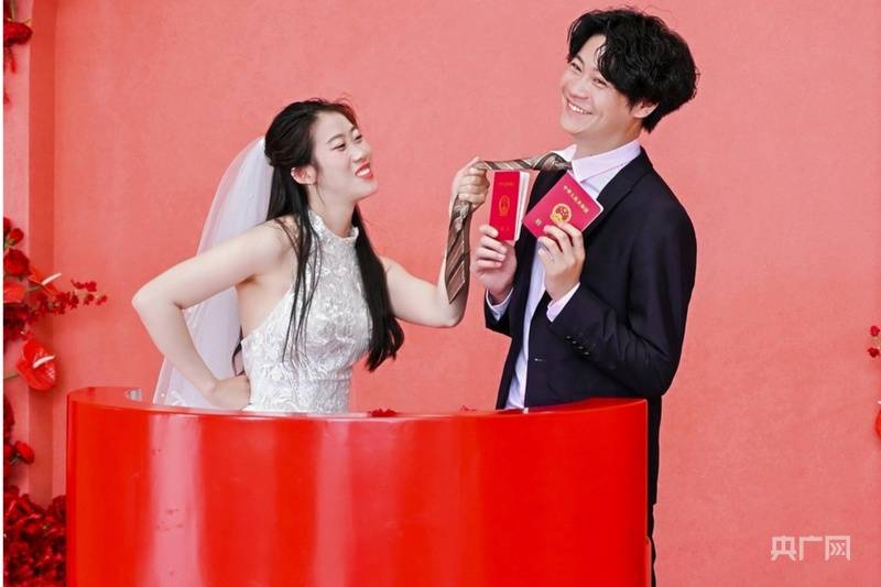 皇冠平台出租
_“520”共有3729对新人在沪登记结婚皇冠平台出租
,创9年新高 上海甜蜜产业把“流量”变“留量”