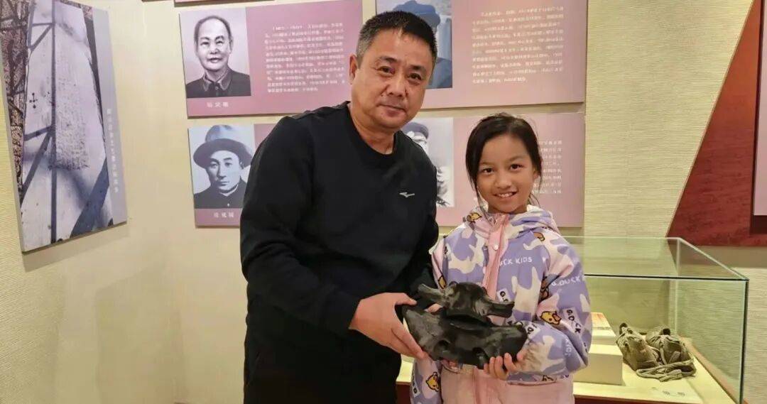 世界杯代理
_大庆小学生肇源江边捡“怪石”世界杯代理
,经鉴定为万年古生物化石,科考价值极高