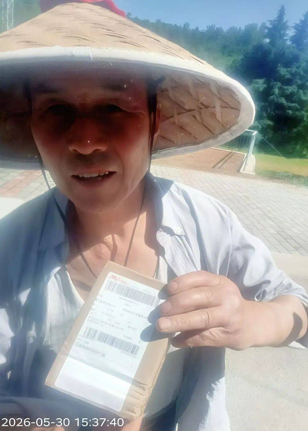 皇冠手机登录
_“谢谢皇冠手机登录
,能让我看到我老爸!”快递送达照片拍到爸爸,千里外的女儿哭了……
